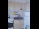 Apartments Vjeko - 200 m from sea: 1 - A1(2+2), 2 - B1(2+2) Nin - Zadar riviera  - Apartment - 2 - B1(2+2): kitchen