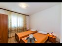 Apartments Mlađo - swimming pool: A1(4+2), A2(4+2), A3(2+2), A4(2+2) Privlaka - Zadar riviera  - Apartment - A2(4+2): bedroom