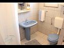 Apartments and rooms Jagoda - comfy and cozy : A1 Lijevi (3+2), A2 Desni (3+2), R1(4) Zadar - Zadar riviera  - Apartment - A1 Lijevi (3+2): bathroom with toilet