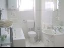 Apartments Ivan - with large terrace : A1(5) Zadar - Zadar riviera  - Apartment - A1(5): bathroom with toilet