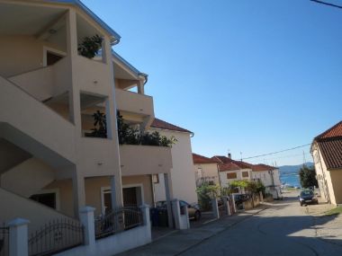Apartments Ena - near marina "Kornati": A1(4), A2(2) Biograd - Riviera Biograd 