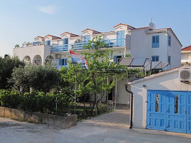 Apartments Blue - 200 m from sea: A11(2+2), A12(2+2), SA13(3), SA14(3), A15(2+2), A16(2+2) Sucuraj - Island Hvar 