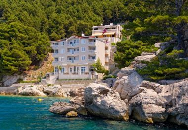 Apartments Draga - 10 m from sea: A1(4+2), A2(2+2) Brela - Riviera Makarska 