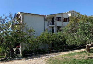 Apartments Antisa - with playground: A1 jug(4+1), A2 sjever(4) Tucepi - Riviera Makarska 