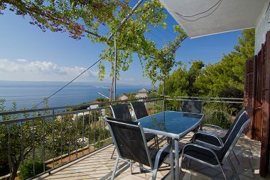Apartments May - with sea view: A1(2+2), A2(6)  Marusici - Riviera Omis 