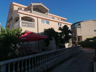 Apartments Budi - near sandy beach A1(4+2), A2(4+2), A3(4+1) Vodice - Riviera Sibenik 