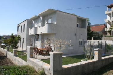 Apartments Ivica - parking: A1(4+2), A2(4+1) Kastel Gomilica - Riviera Split 