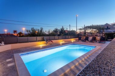Apartments Dava - with pool: A1(4+2) Kastel Sucurac - Riviera Split 
