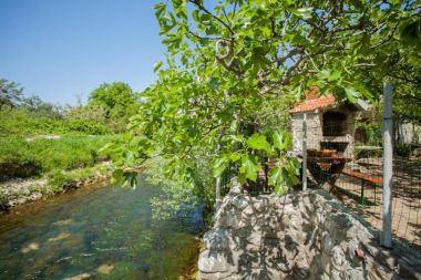 Holiday home River-directly to the river: H(2+2) Zrnovnica - Riviera Split  - Croatia
