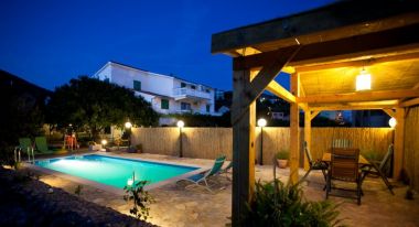 Apartments Ani - with pool and hot tub: A1(7), SA1 Zapadni(2), A2 Sjeverni(2), A3 Juzni(5) Seget Vranjica - Riviera Trogir 