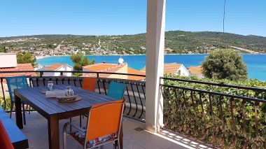 Holiday home Rosita - 50 m from sea: H(4) Sevid - Riviera Trogir  - Croatia