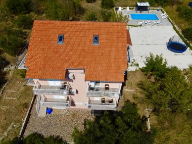 Apartments Marino - with parking : A1(4+2), A2(4+2) Vinisce - Riviera Trogir 