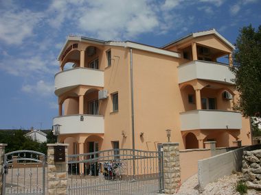 Apartments Antonija - fitness: SA1(2), A2(2+2), SA3(2+1), A4(2+2) Vinisce - Riviera Trogir 