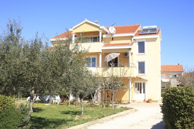 Apartments Mediterraneo - with own parking space: A2(2+3), SA3(2+1), SA4(2+1) Privlaka - Zadar riviera 