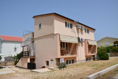 Apartments Rina-next to the beach with free parking: A1(2+2), A2(2+2), A3-sa balkonom (2+2), A4 - sa balkonom (2+2), A5 - s pogledom na more(2+1) Razanac - Zadar riviera 